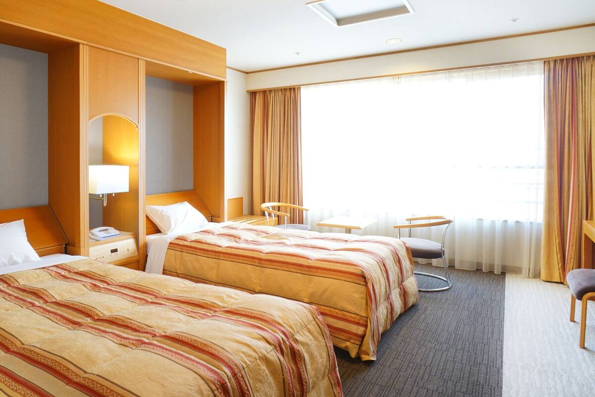 In-room safe, free WiFi, bed sheets