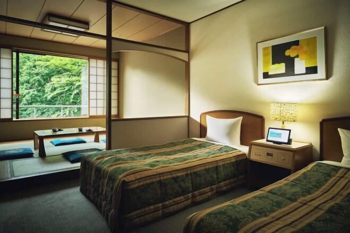 In-room safe, free WiFi, bed sheets