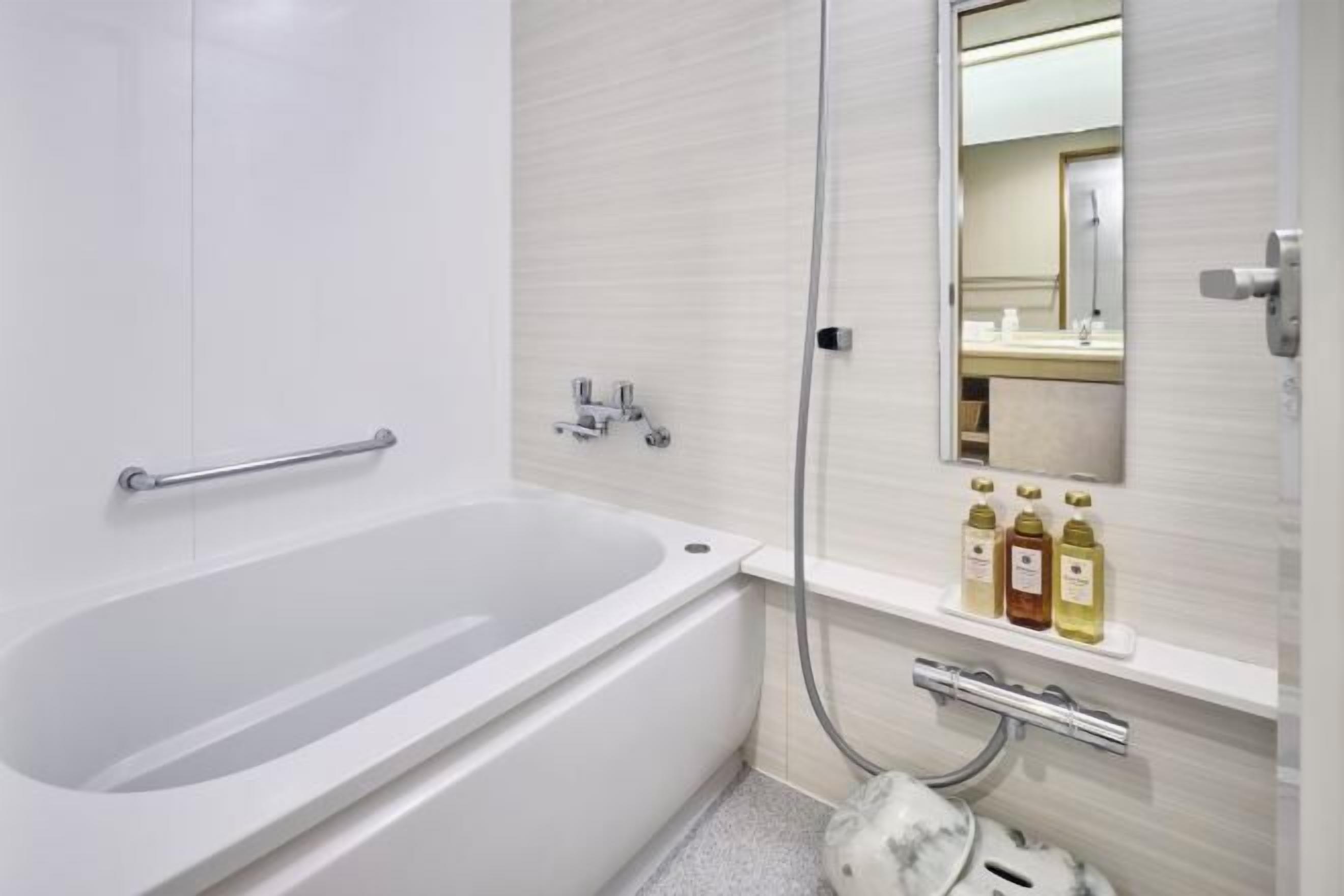 淋浴/盆浴组合、深泡浴缸、环保洗浴用品、吹风机