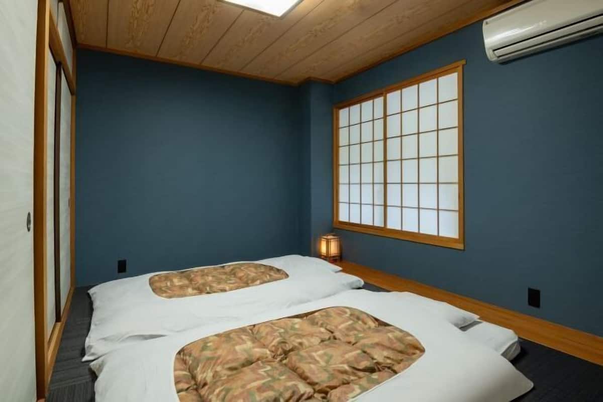 In-room safe, free WiFi, bed sheets