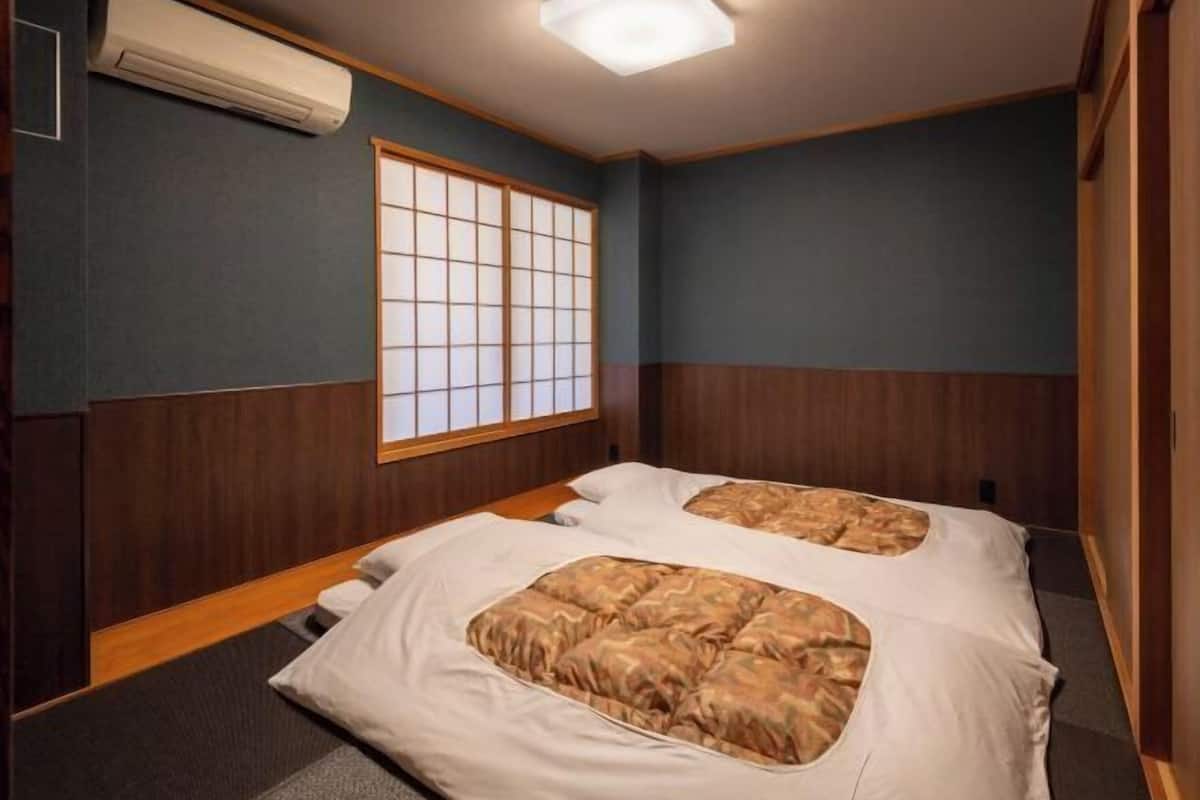 In-room safe, free WiFi, bed sheets