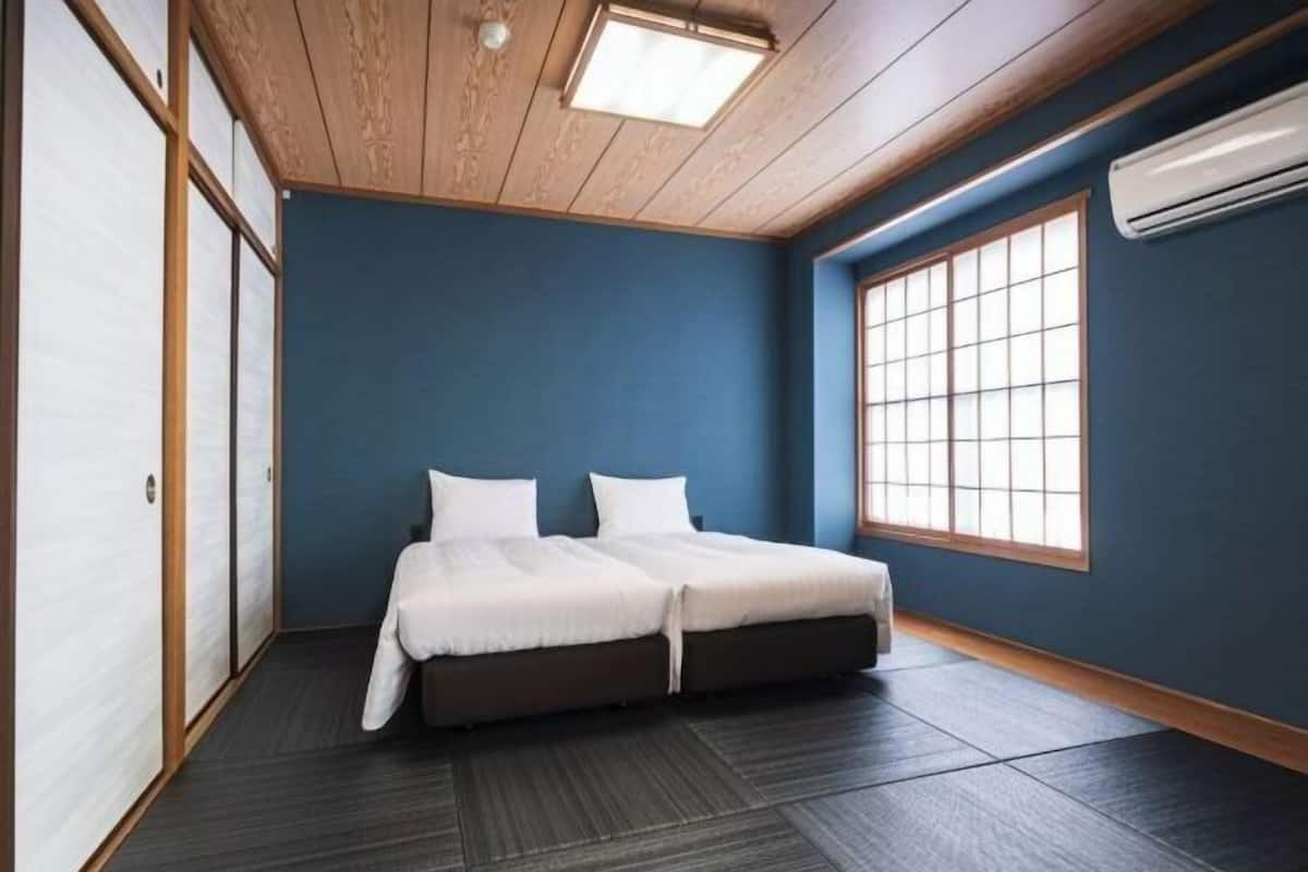 In-room safe, free WiFi, bed sheets