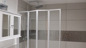 Bathroom shower - Genesis Home Serviced Apartment (Coventry)