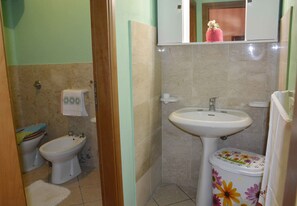 Apartment, 1 Bedroom | Bathroom