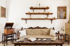 Flat-screen TV - Ippokampos Hotel (Patmos)