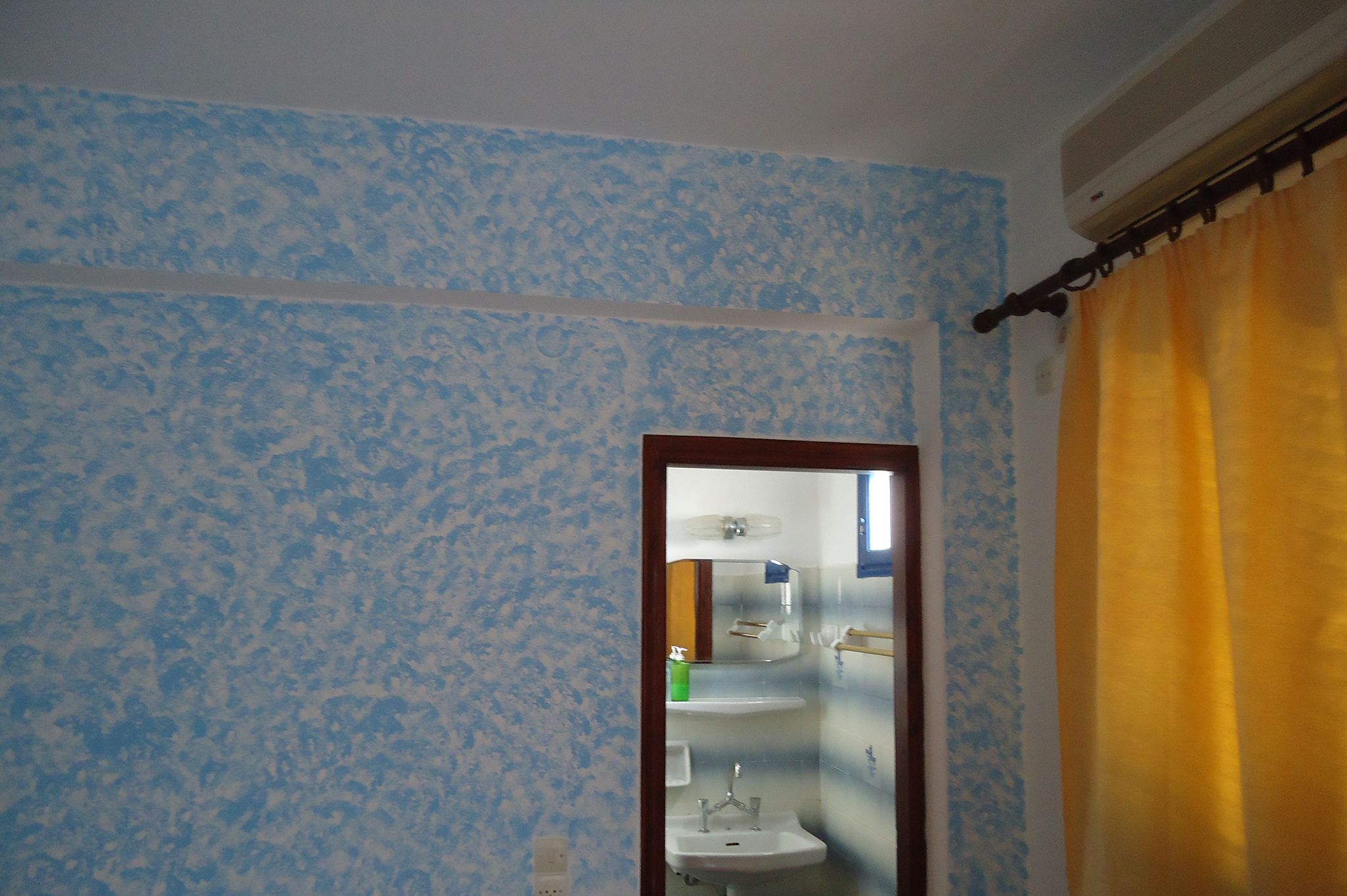 classic double room | bathroom | shower, free toiletries, hair dryer, towels