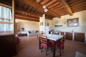 Pettirosso | Cucina privata | Frigorifero, microonde (su richiesta), forno, piano cottura