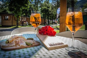 تناول الطعام بالخارج