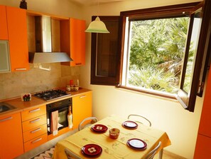 Apartment, 1 Bedroom | Private kitchen | Full-sized fridge, microwave, oven, stovetop - La Casa tra San Vito Lo Capo e Erice (Custonaci)