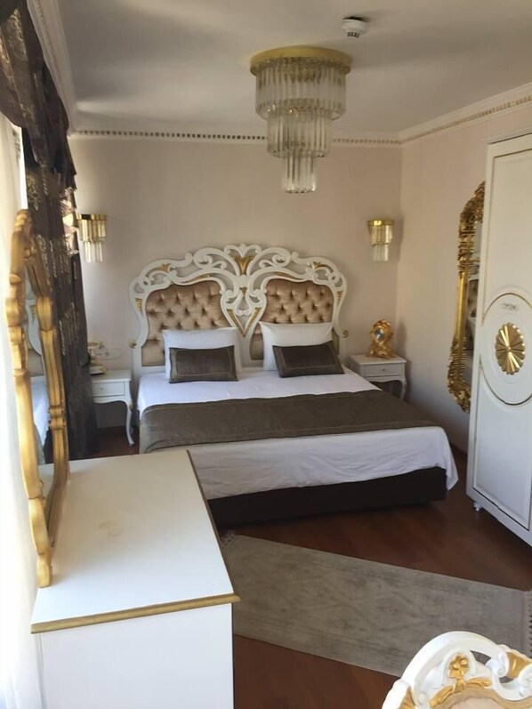 Deluxe Double Room, 1 Double Bed, Balcony, City View | In-room safe, desk, soundproofing, iron/ironing board - Gulhane Garden Hotel (Istanbul)