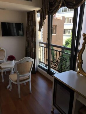 Flat-screen TV - Gulhane Garden Hotel (Istanbul)