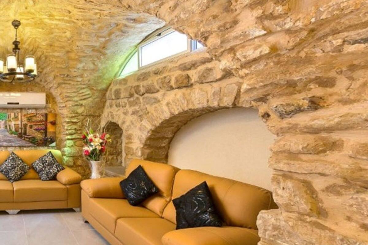 Romantic Suite, 1 Bedroom, Accessible | Living area