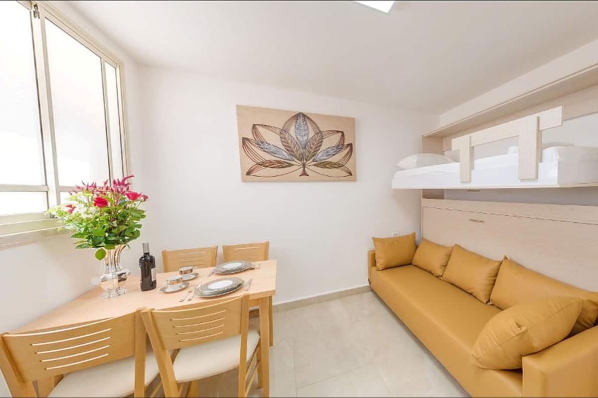 Romantic Suite, 1 Bedroom, Mountain View | Living room
