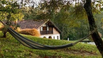 Family Cottage, Private Bathroom, Garden View (Aire) | Exterior