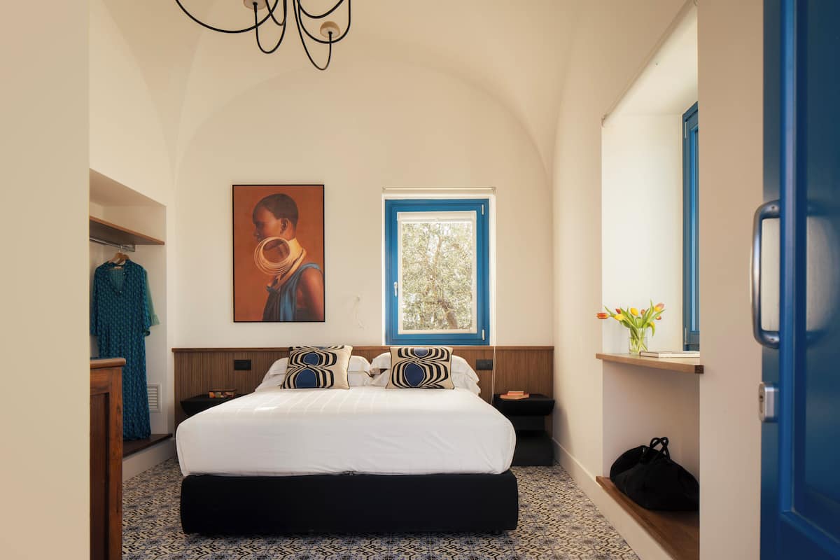 Deluxe Room, 1 Queen Bed, Balcony, Partial Sea View, next to main building | Premium bedding, minibar, in-room safe, individually decorated