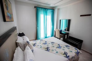 Bureau, lits bébé (gratuits), Wi-Fi gratuit, draps fournis