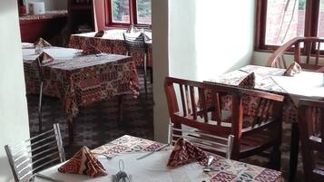 Breakfast, lunch, dinner served; local and international cuisine