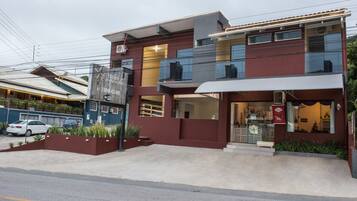 Façade de l’hébergement - soirée/nuit