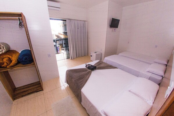 Standard Quadruple Room | Minibar, blackout drapes, iron/ironing board, free WiFi - Hotel Engenho (Penha)