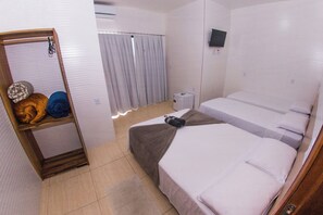 Standard Quadruple Room | Minibar, blackout drapes, iron/ironing board, free WiFi - Hotel Engenho (Penha)