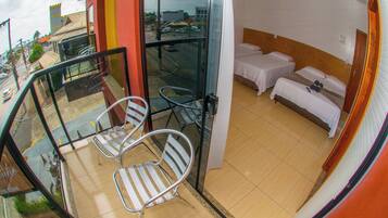 Minibar, rideaux occultants, fer et planche à repasser, Wi-Fi gratuit