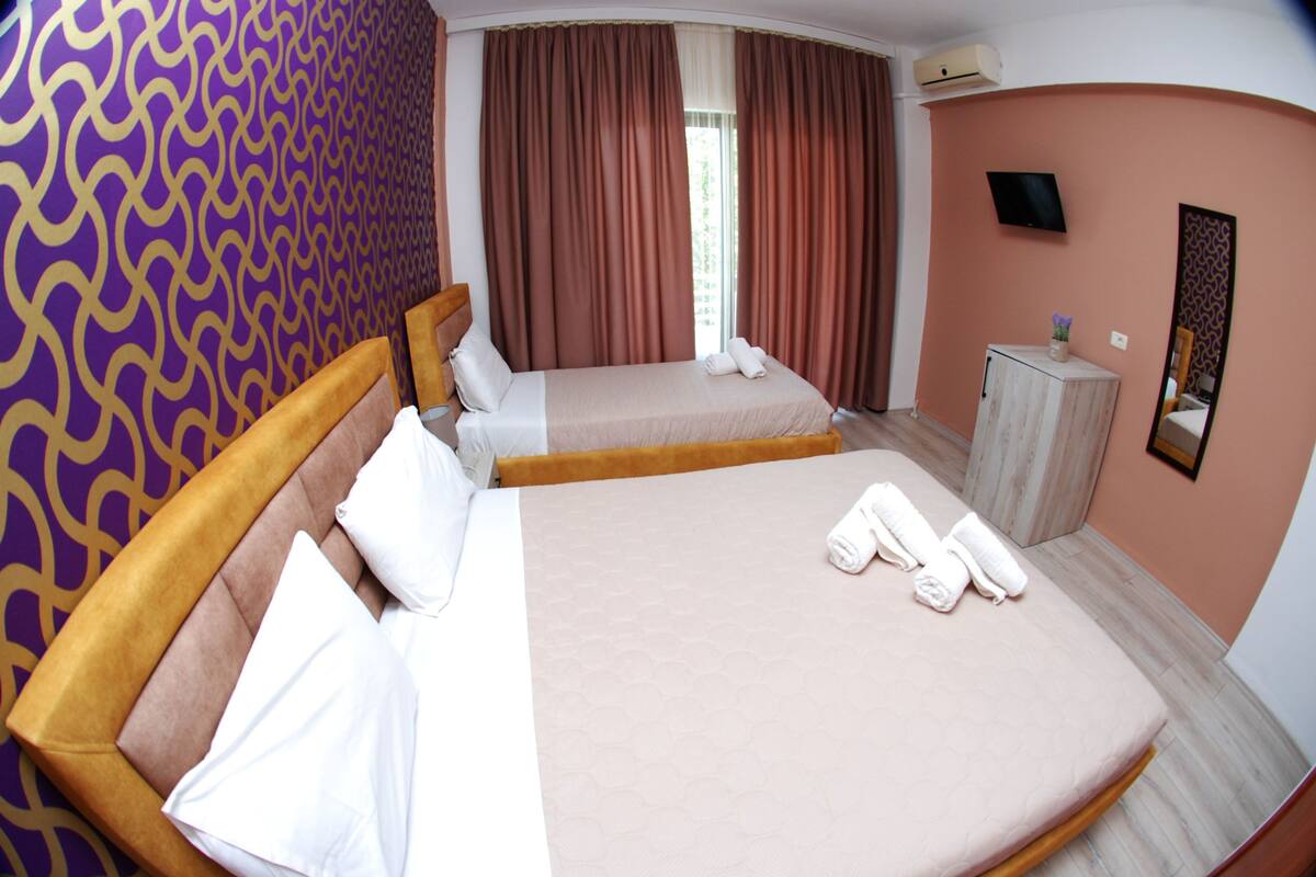 Triple Room, Mountain View | WiFi (free), bed sheets