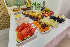 Free daily buffet breakfast  - Pousada Tissiano (Florianópolis)