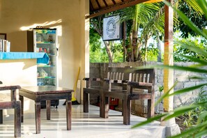 Interior - Pemuntalan Guesthouse by WizZeLa (Lembongan Island)