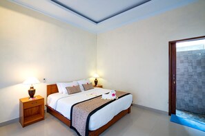 Deluxe Double Room | Desk, soundproofing, free WiFi, bed sheets - Pemuntalan Guesthouse by WizZeLa (Lembongan Island)