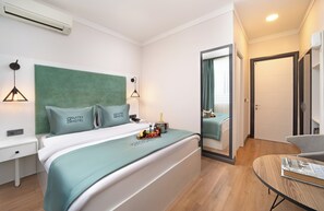 Standard Room, 1 Bedroom, City View | Premium bedding, down comforters, free minibar items, in-room safe - Bakırköy DES Suit Otel (Istanbul)