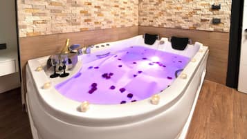 Habitación ejecutiva | Tina de hidromasaje