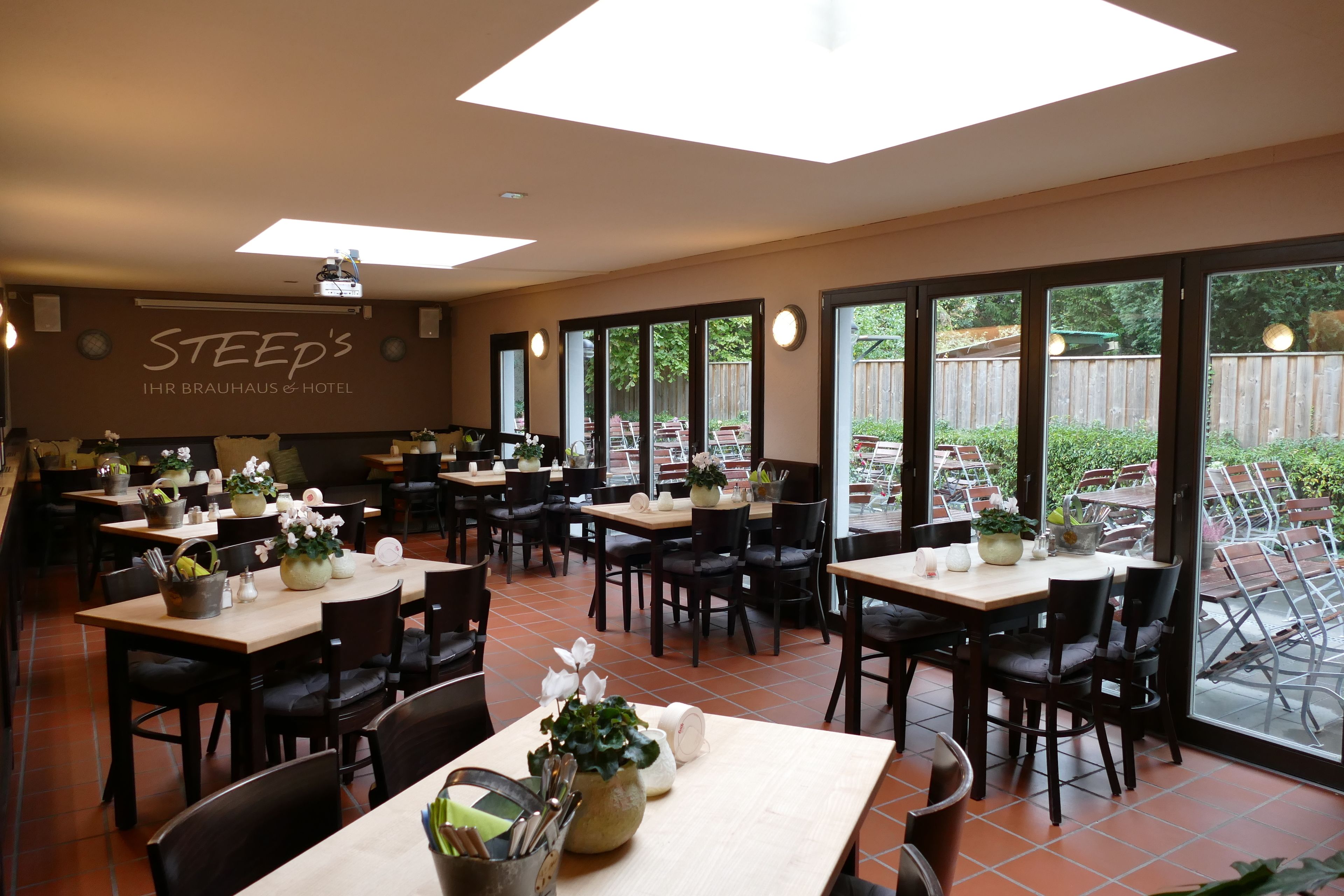 Petit déjeuner continental compris en semaine