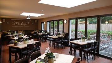 Petit déjeuner continental compris en semaine