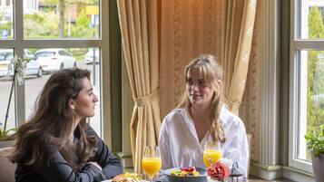 Serveert lunch en diner