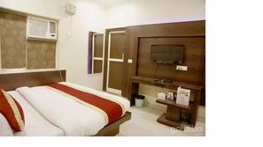 Premium bedding, desk, rollaway beds, free WiFi