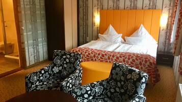 Quarto casal | Escrivaninha, quartos à prova de som, berços grátis, Wi-Fi de cortesia