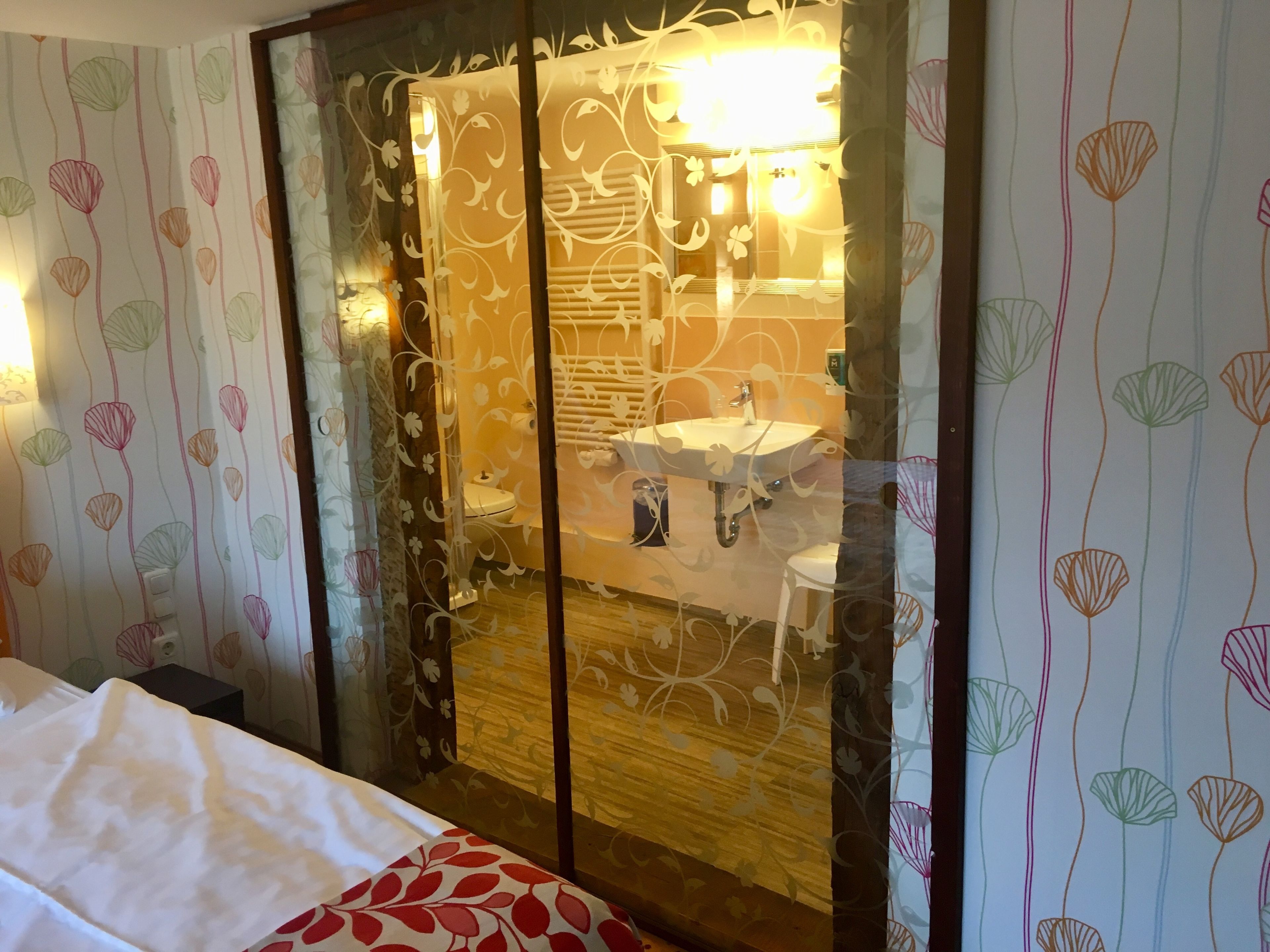 double room | desk, soundproofing, free cots/infant beds, free wifi