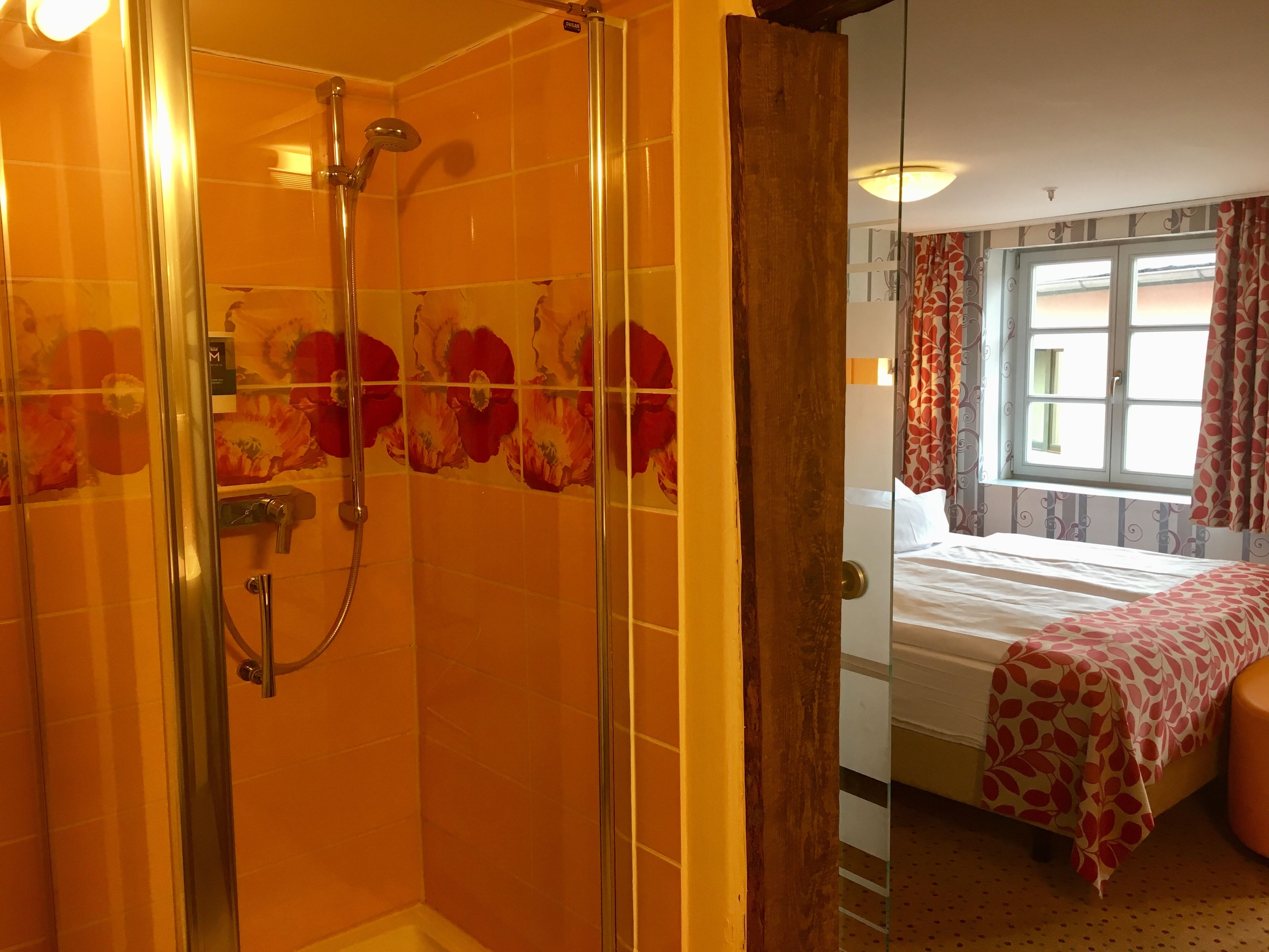 double room | bathroom | shower, free toiletries, hair dryer, towels