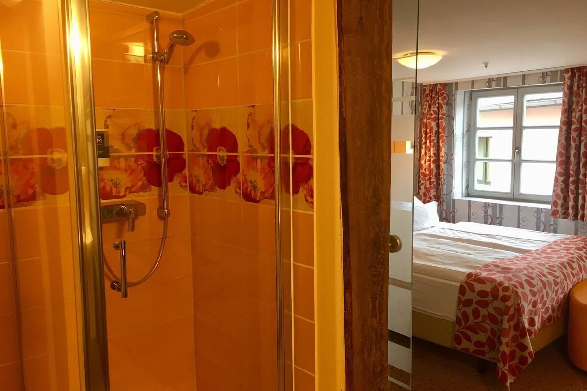 double room | bathroom | shower, free toiletries, hair dryer, towels