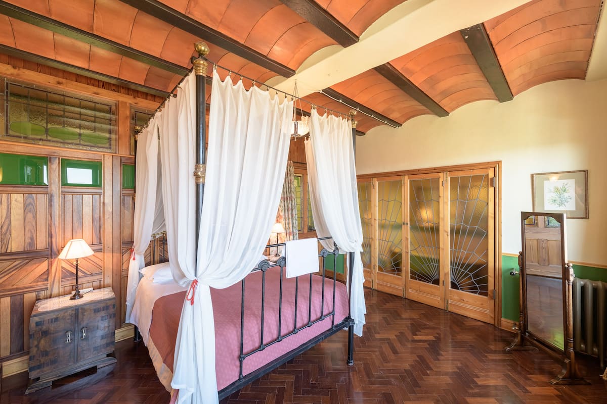 Deluxe Double Room, Private Bathroom | Dihias secara berasingan, langsir/tirai gelap terus