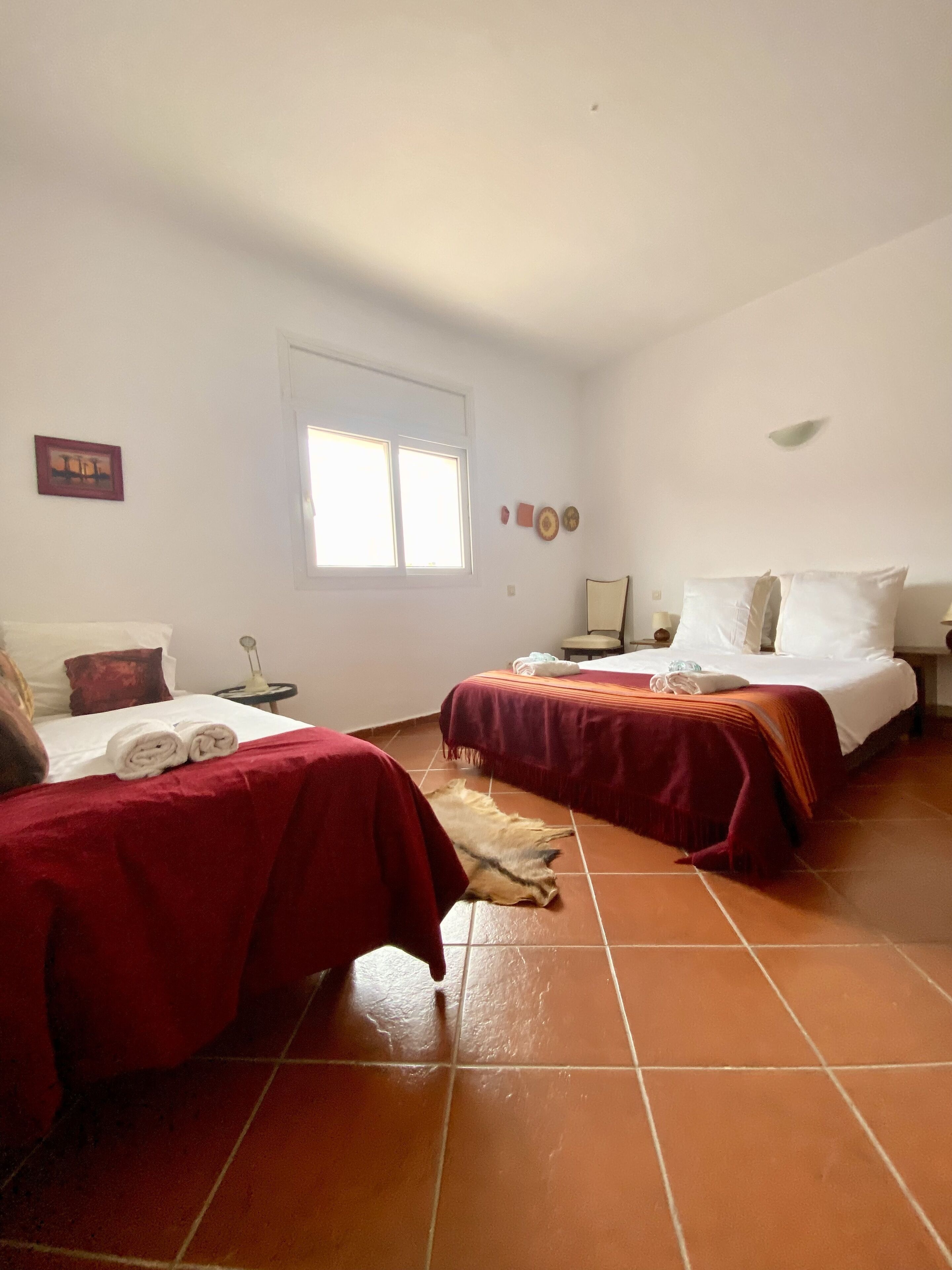 4 bedrooms, premium bedding, desk, iron/ironing board