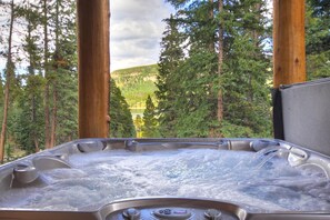 Outdoor spa tub - Free SkyCard Activities - Log Cabin with Mountain & Lake Views, Private Hot Tub (Breckenridge)