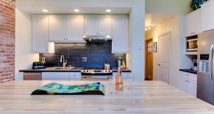 Oceanfront getaway close to Gearhart Golf Links , no pets