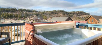 Downtown Location - Steps to Gondola, Hot Tub, DOG FRIENDLY SCC3