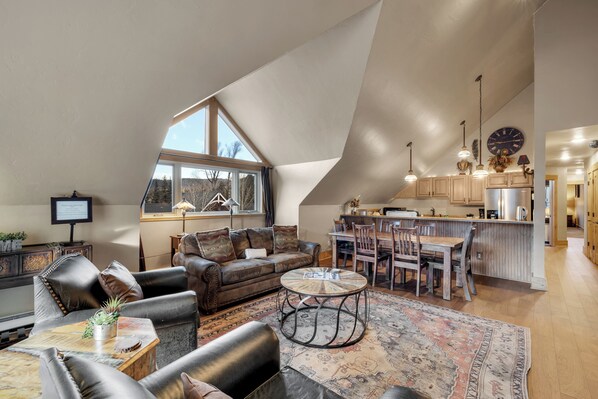 Flat-screen TV, fireplace