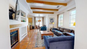 Fernseher, Kamin, Arbeitsbereiche