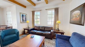 Fernseher, Kamin, Arbeitsbereiche