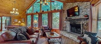 Gorgeous dog-friendly cabin w/mountain views, hot tub, sauna, pool table & more