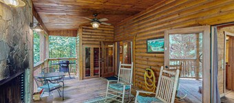 Gorgeous dog-friendly cabin w/mountain views, hot tub, sauna, pool table & more