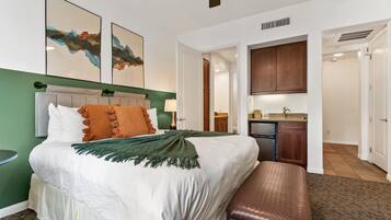 2 bedrooms, in-room safe, desk, iron/ironing board